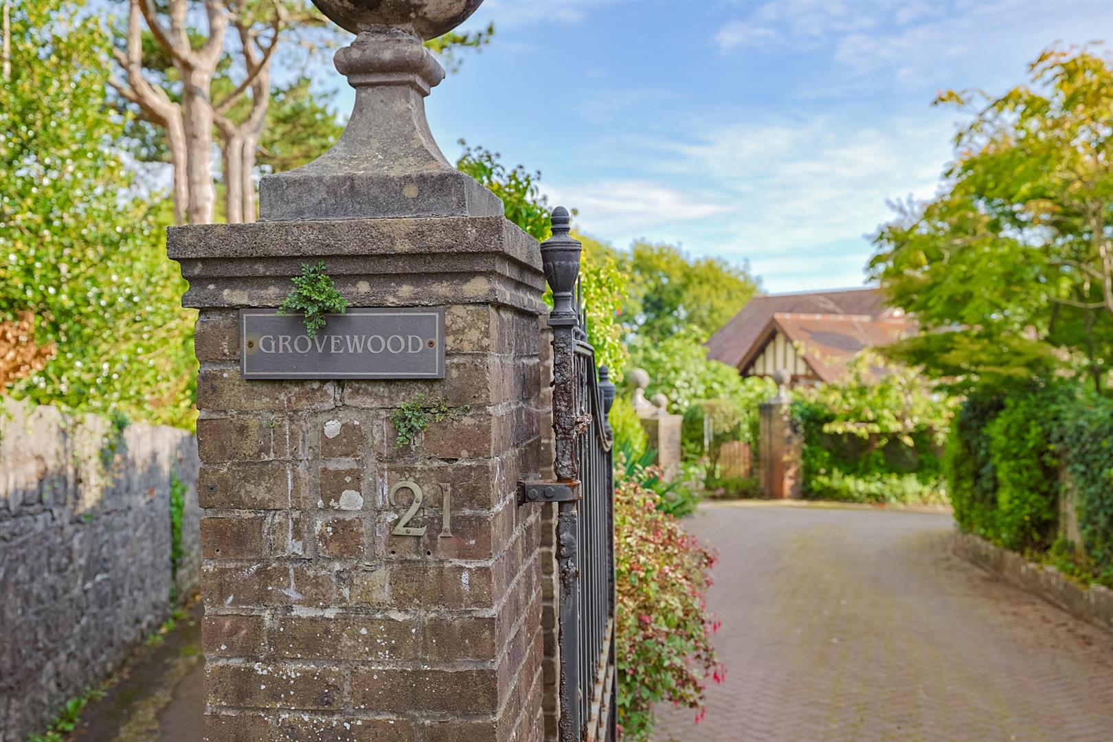 Grovewood, Groves Avenue, Langland, Swansea, SA3 4QF